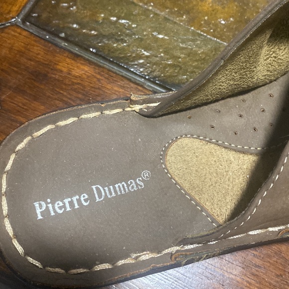 Brown Leather Pierre Dumas slippers size Seven (7) - Picture 5 of 5